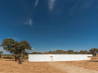 Bei der Konzeption des Wohnhauses orientierten sich die Architekten von Promontorio mit Joao Cravo an der traditionellen portugiesischen Alcacova.