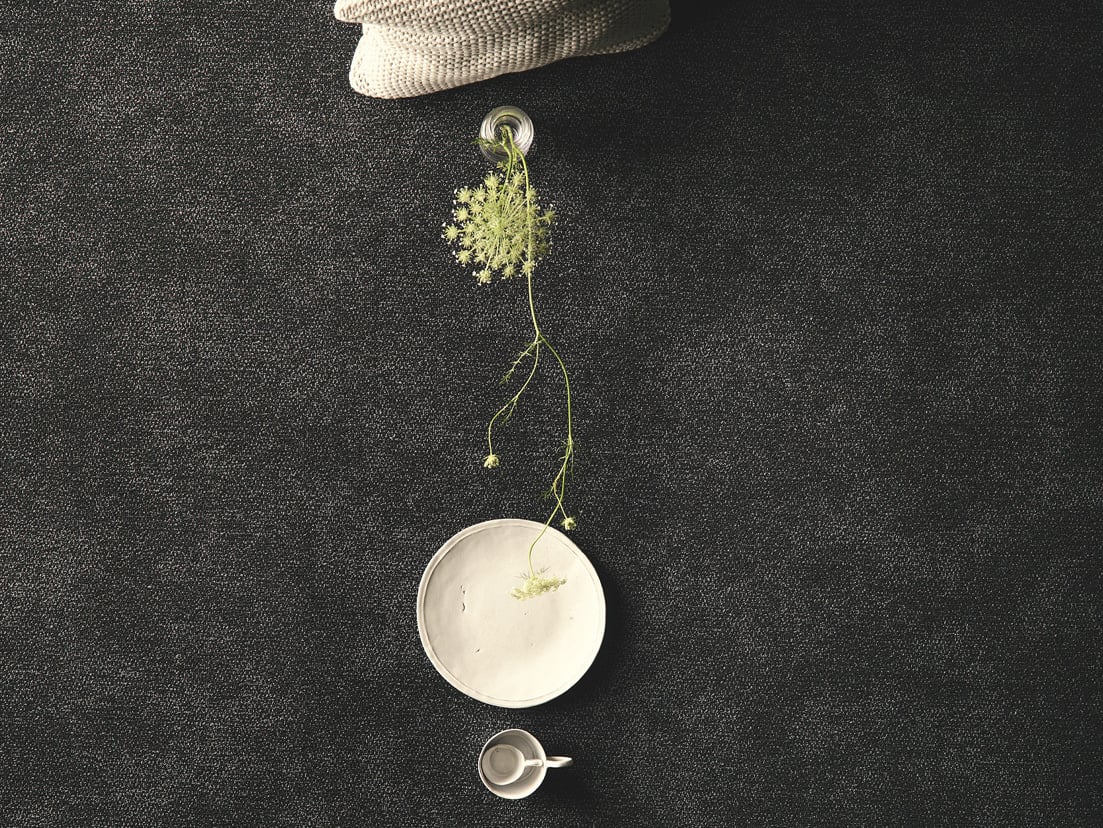 Object Carpet hat die Akustikfliesen-Kollektion Places of Origin überarbeitet. Eine weiterentwickelte Technologie sorgt für eine gesunde Wohn- und Arbeitsatmosphäre. Im Bild: die Qualität Move & Groove.