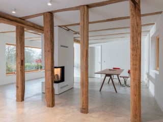 Dass das Bauernhaus aus dem 19. Jahrhundert in der Mecklenburgischen Schweiz in einem sehr schlechten Zustand war, sieht man ihm nach Ertüchtigung und Umbau nicht mehr an.