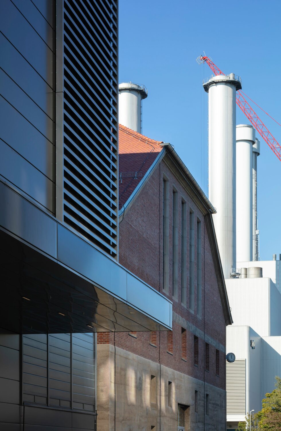 Das Gelände „HP8“ (von Hans-Preißinger-Straße 8) ist geprägt durch Industrie-, Werkstatt- und Verwaltungsgebäude sowie Künstlerateliers.