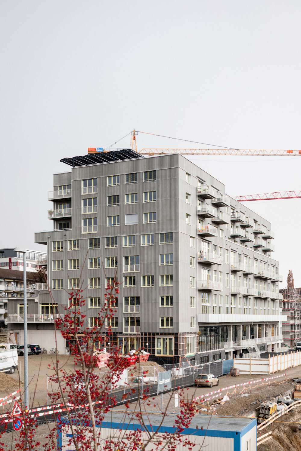 Die homogene Fassade des gewaltigen Blocks, dessen Umwandlung BHSF Architekten planten, steht im Kontrast zur variantenreichen Grundrissgestaltung.