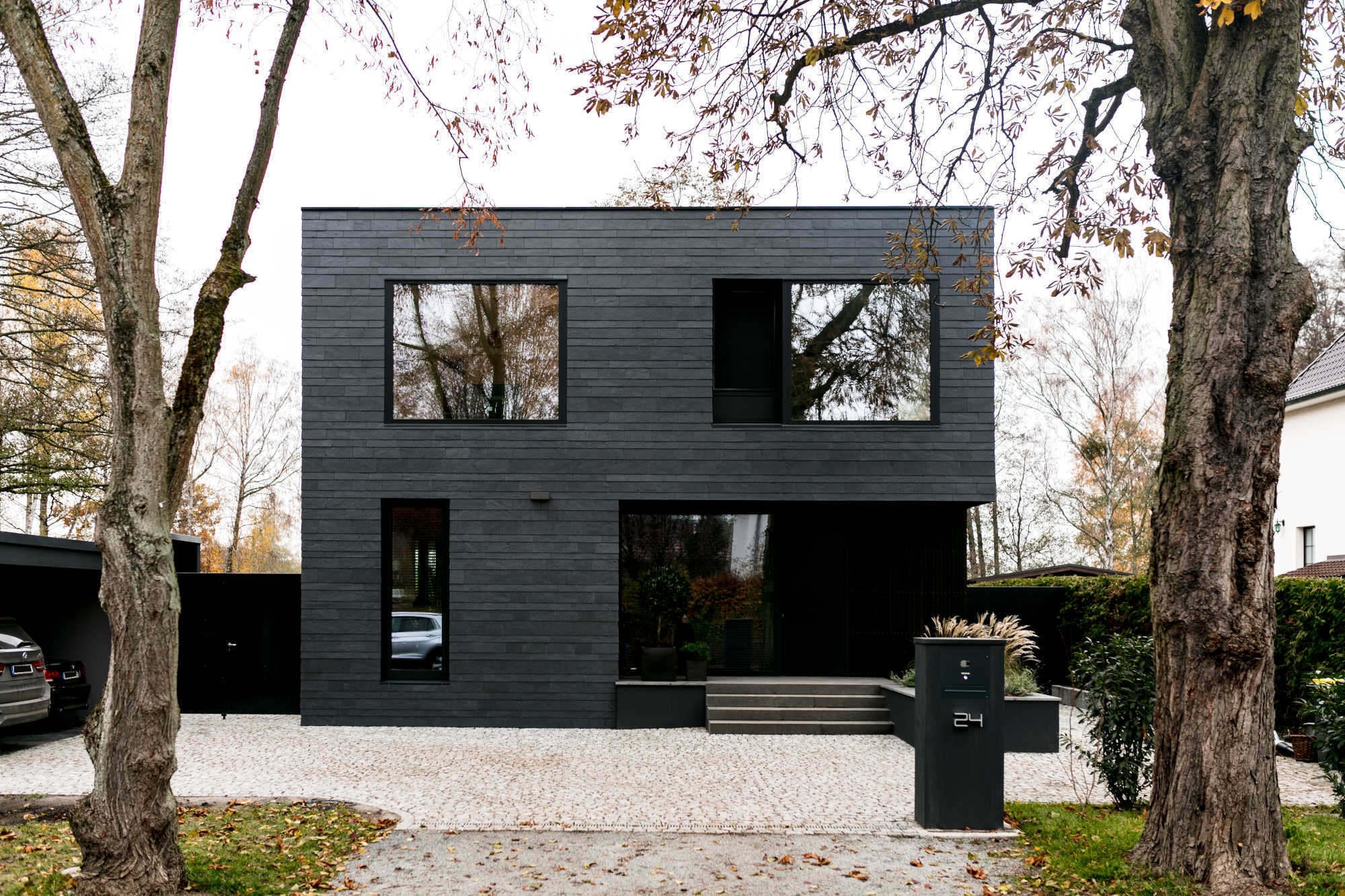 Beissert + Gruss Architekten aus Hamburg planten das Wohnhaus im Umland von Berlin.