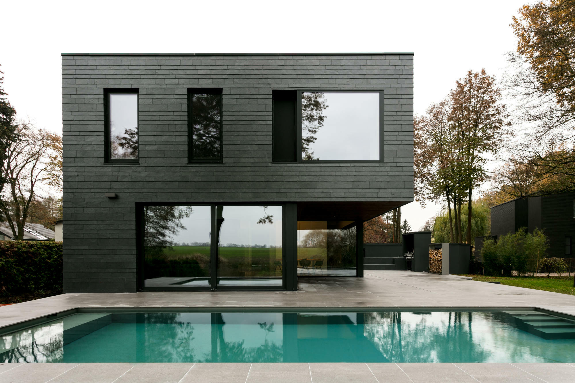 Nordwestfassade und Pool