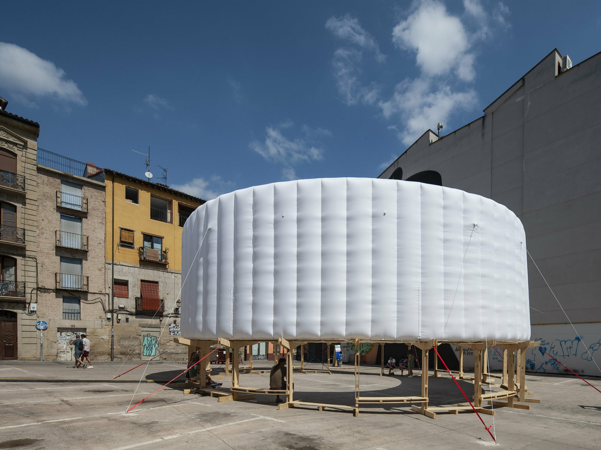 Der vom tschechischen Architekturbüro Kogaa entworfene Pavillon Air Square bei seinem Stopp im spanischen Logroño.