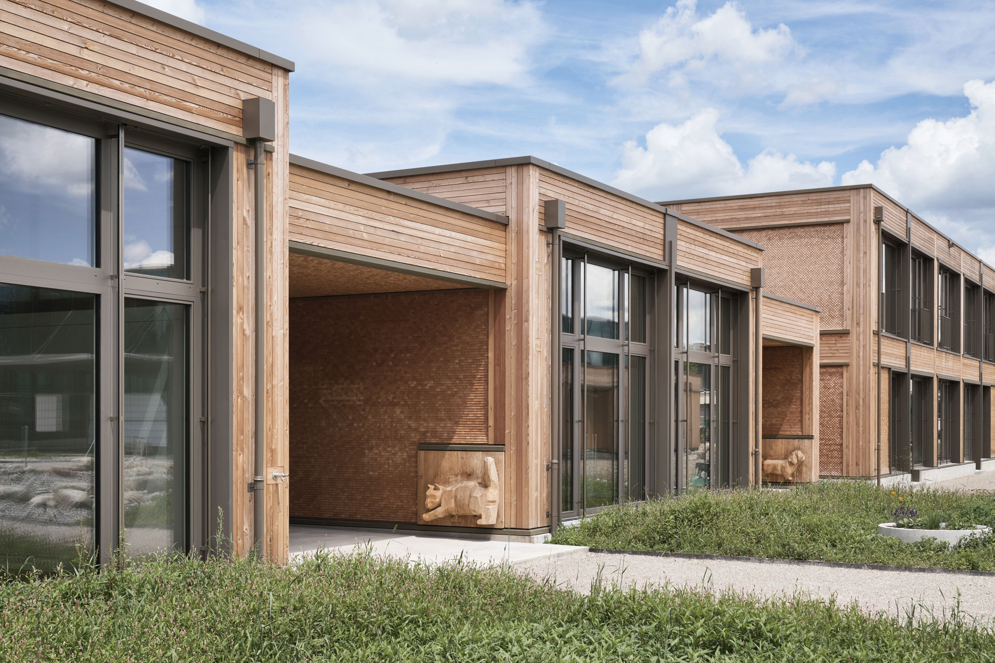 Der Kindergarten besteht aus drei gleichen Einheiten: Ein ausgewogenes Verhältnis von Innen- und Außenraum war der Architektin Aita Flury wichtig.