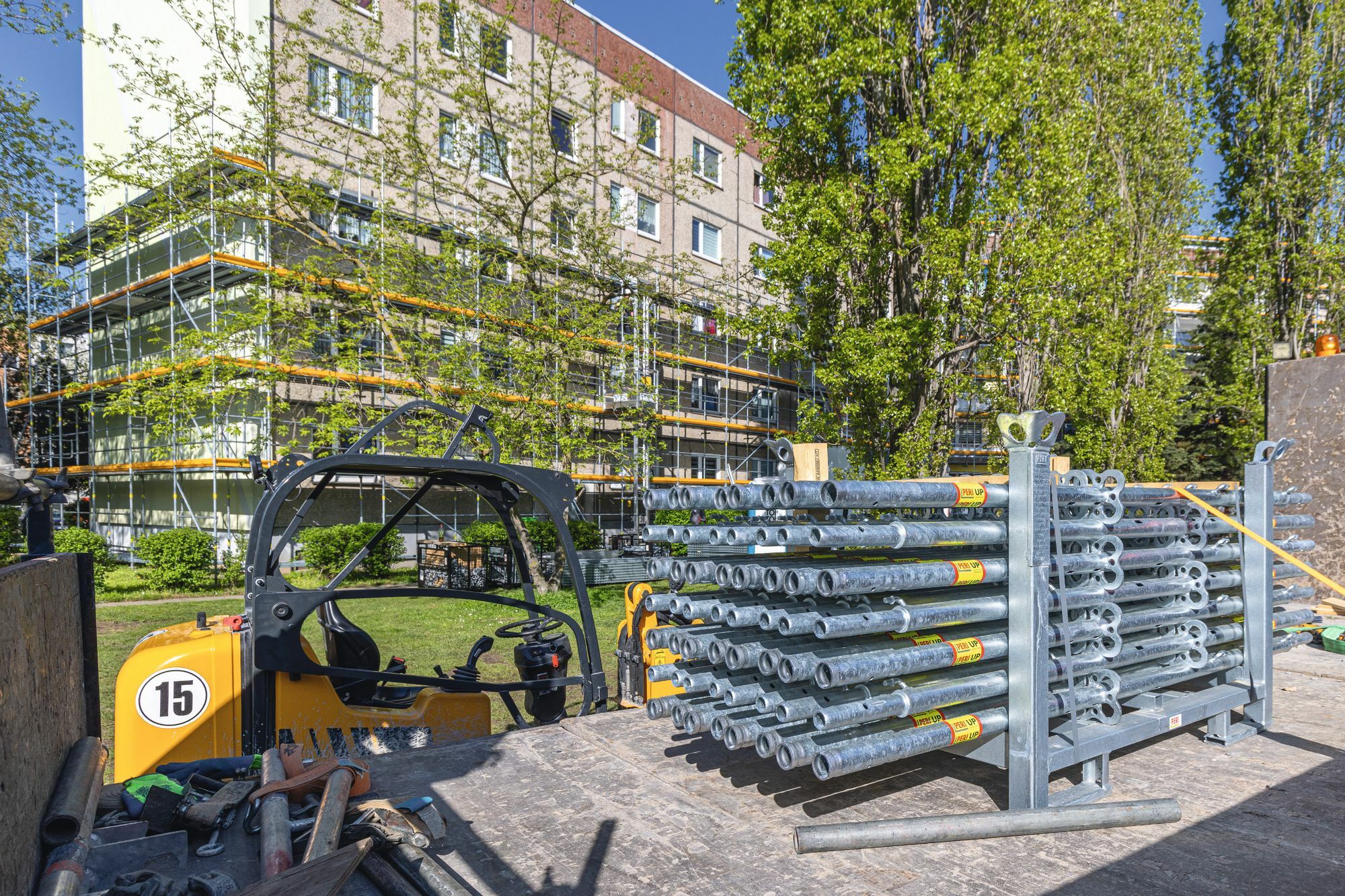 Für die Fassadenarbeiten wurden insgesamt 3.300 Quadratmeter des Gerüstsystems Peri Up montiert.