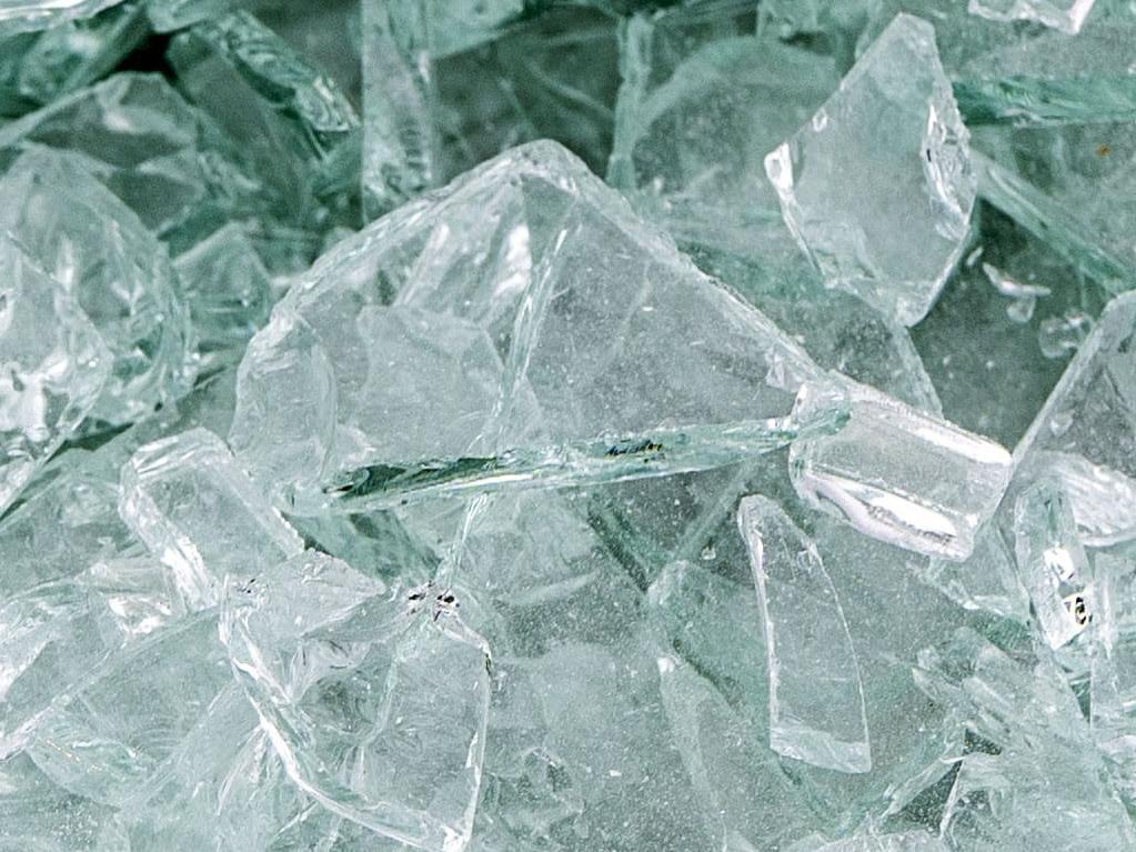 Durch die Erhöhung des Recyklatanteils und die Verwendung erneuerbarer Energiequellen konnten Basisgläser hergestellt werden, bei denen 40 Prozent weniger CO2-Äquivalente ermittiert werden als bei konventioneller Produktion. 