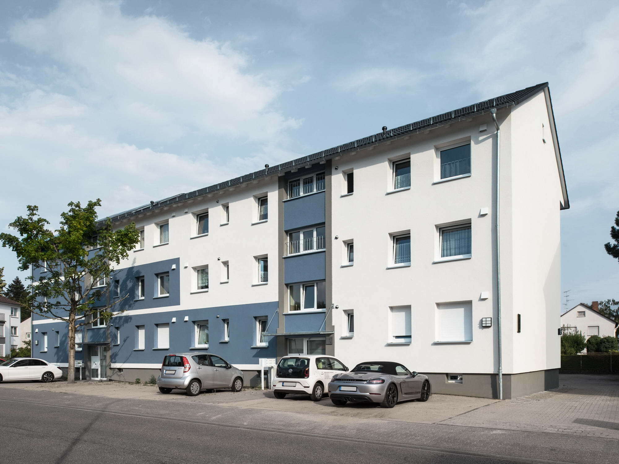 Die 1957 errichteten Geschosswohnungsbauten in Langen bei Frankfurt am Main erreichen nach der Sanierung den KfW-70-Standard.