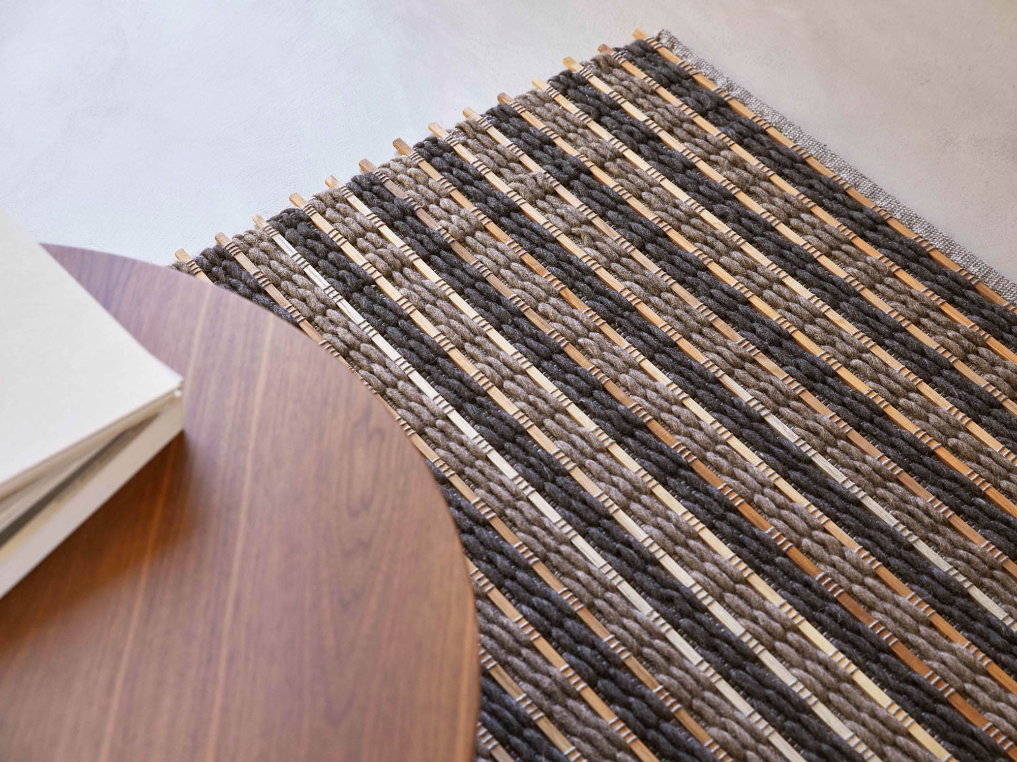 Der japanische Architekt Kengo Kuma hat für das spanische Label Gan Rugs die Teppichkollektion Goz entworfen, die ...