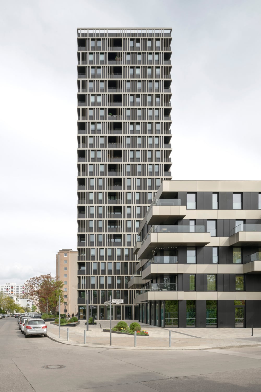 116 Wohnungen sind auf den 20-geschossigen Turm und ein 5-geschossiges Stadthaus verteilt.