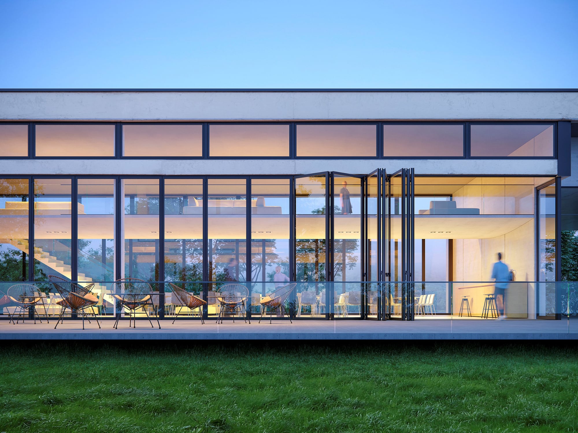 Mit Megaline bietet Solarlux seit Kurzem Glas-Faltwände in einem so großen Format an, dass sie über zwei Etagen reichen können.