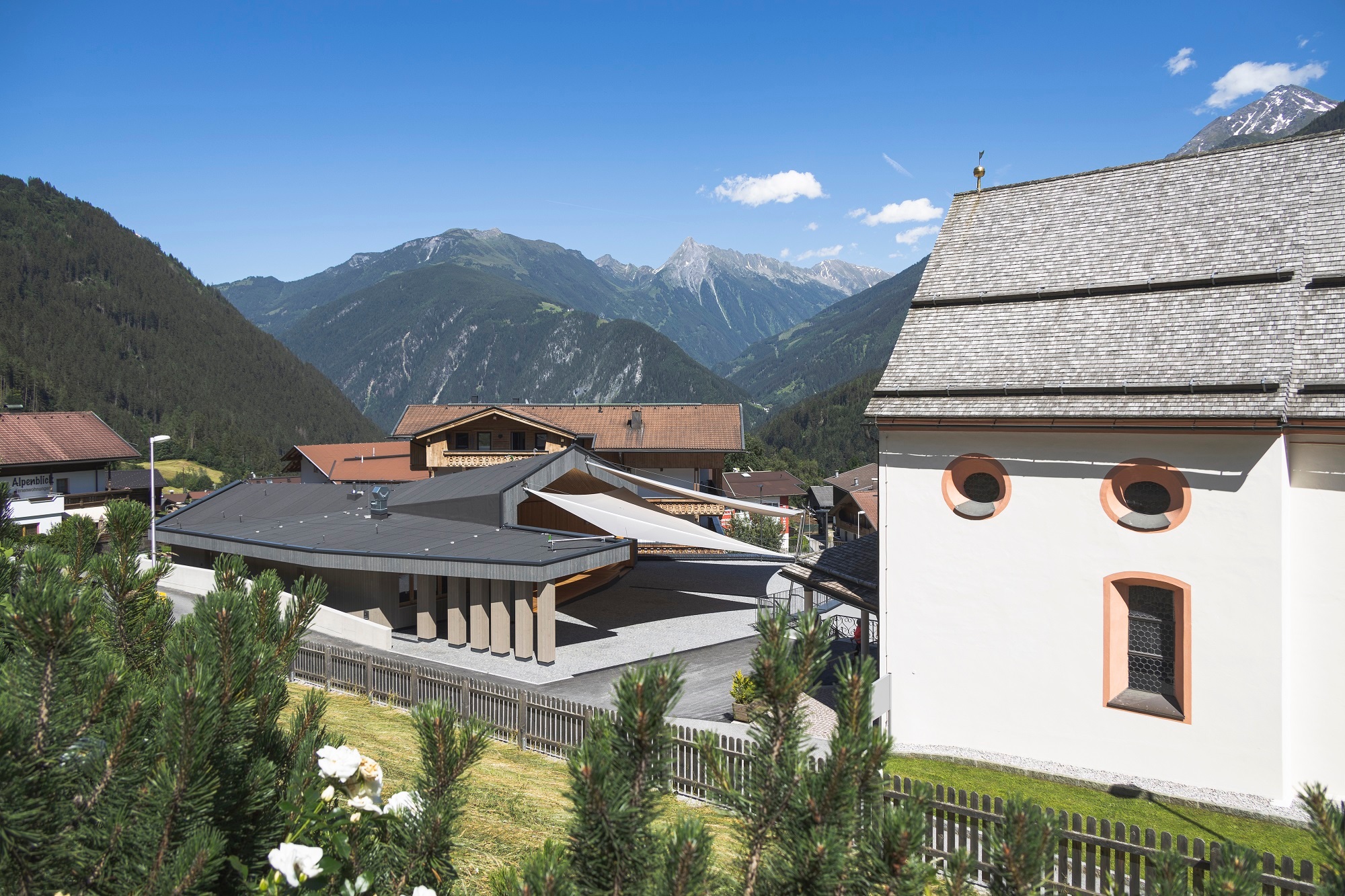 ATP architekten ingenieure schufen einen modernen und leicht wirkenden Bau.
