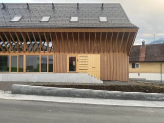 Ludescher + Lutz Architekten haben ein ehemaliges Bauernhaus in Dornbirn in ein Studentenwohnhaus umgebaut.