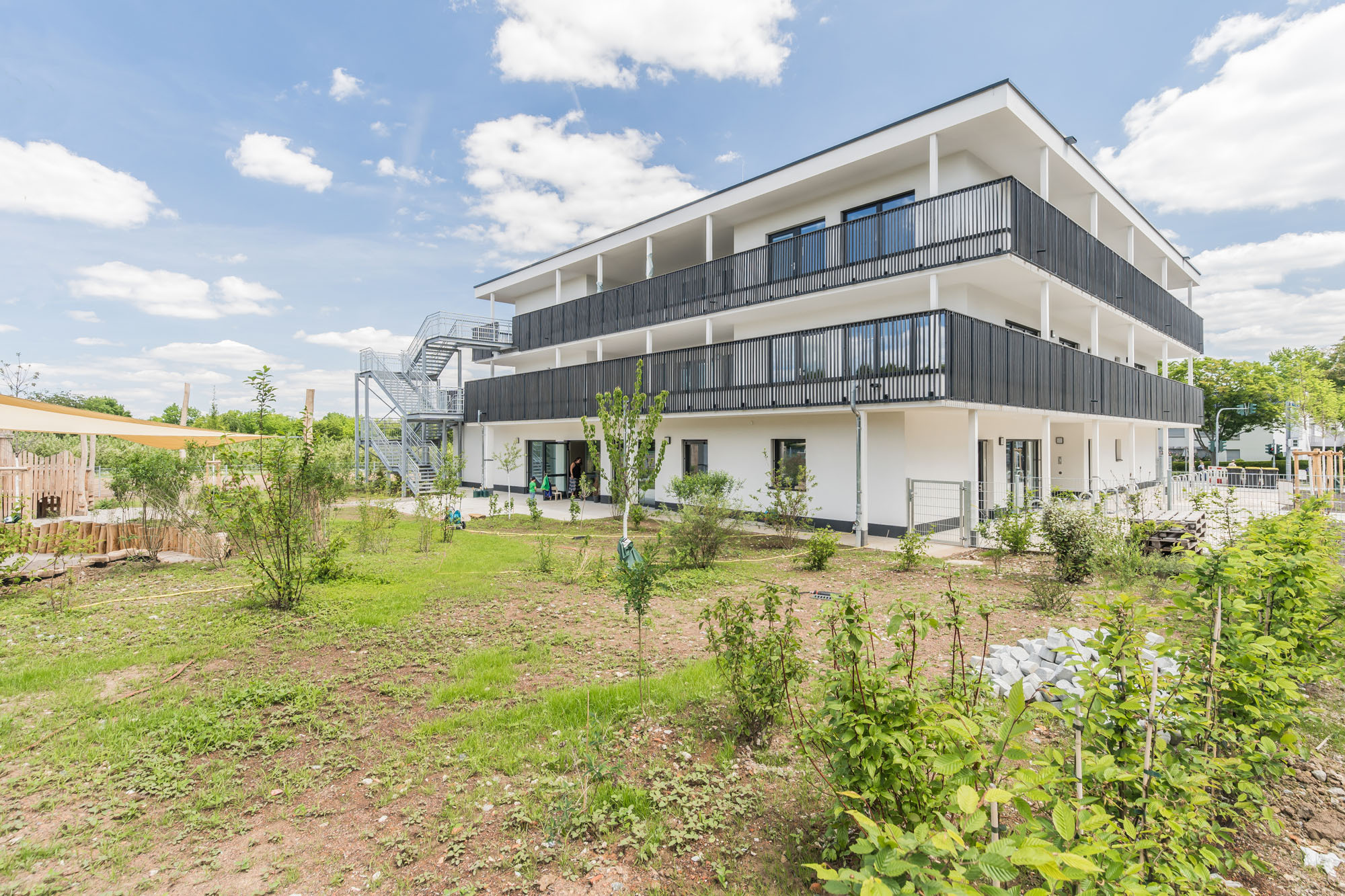 Nur vier Monate nach den Fundamentarbeiten konnte das Haus schon bezogen werden.