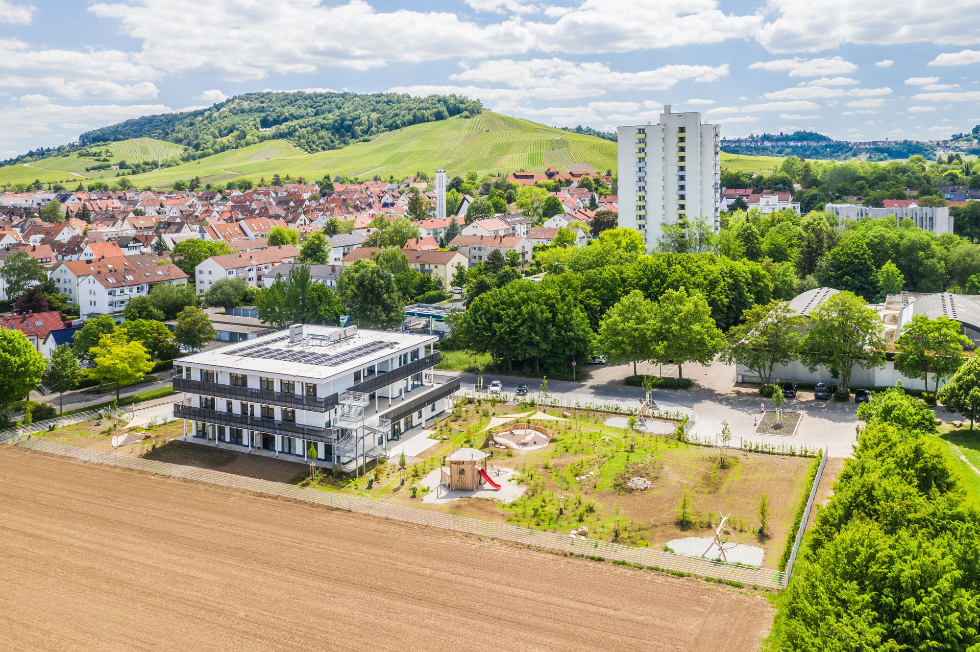 Die Modulbauweise ermöglichte ein Gebäude, das ressourcenschonend ist und sich flexibel erweitert sowie bei einem zukünftigen Abbau sortenrein recyceln lässt.