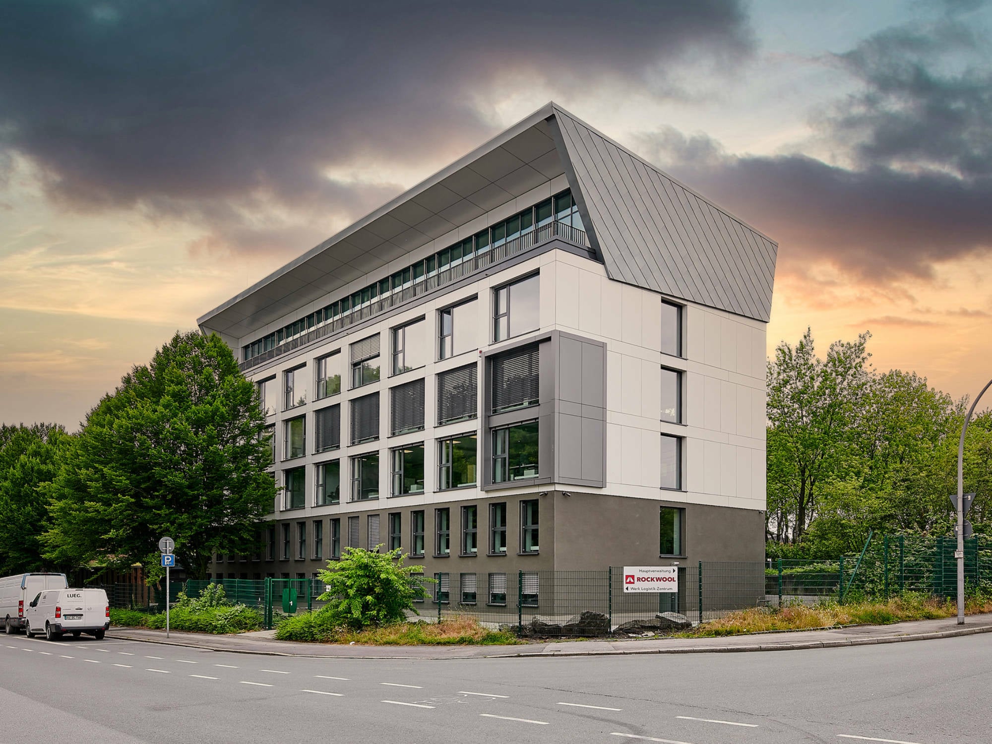 Das Bürogebäude des Dämmstoffherstellers Rockwool am Firmensitz in Gladbeck wurde saniert und aufgestockt.