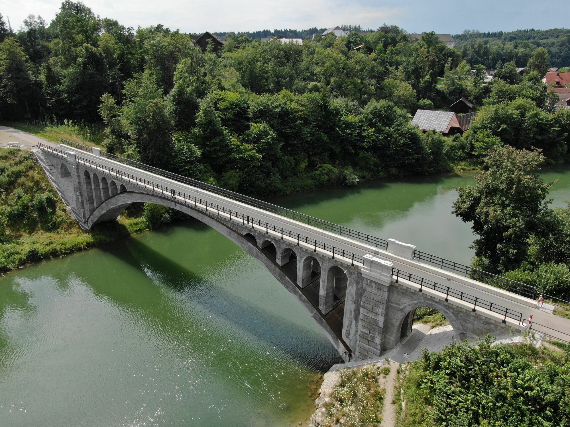 Auszeichnung: Instandsetzung der denkmalgeschützten Stampfbetonbrücke Illerbrücke in Illerbeuren von Konstruktionsgruppe Bauen