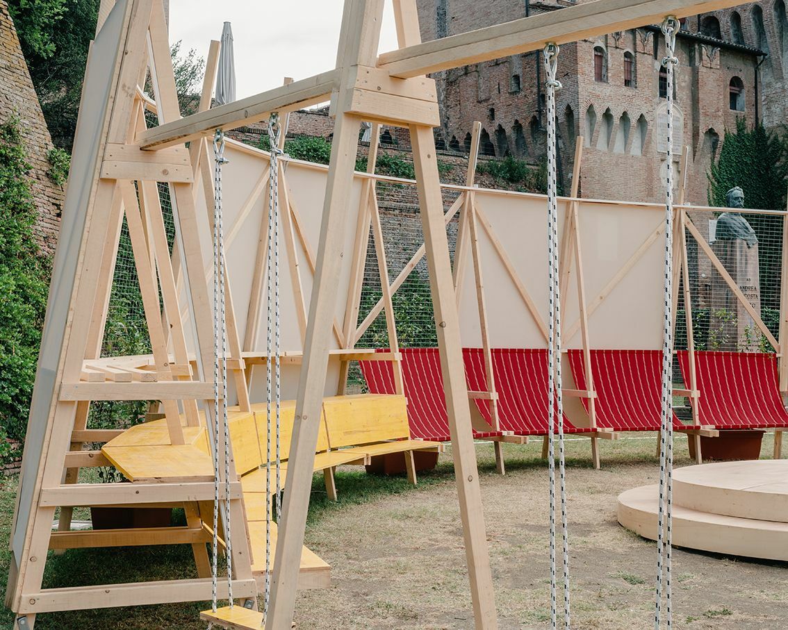 In Zusammenarbeit mit dem aus Rom stammenden Architekturkollektiv Orizzontale entstand ein Holzpavillon mit durchlässigem und offenem Charakter.
