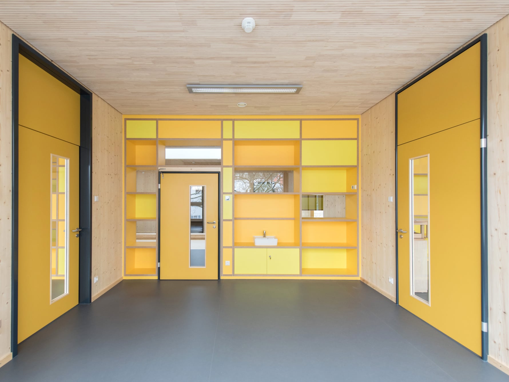 Im neuen Kössein-Kinderhaus in Marktredwitz werden insgesamt 175 Kinder unterschiedlichen Alters betreut. Der Entwurf stammt vom Architekturbüro Hilgarth.