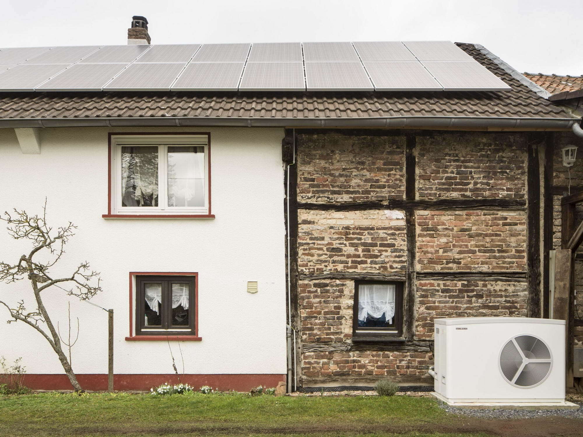 Die Effekte für Energieeinsparungen und damit für den Klimaschutz sind bei der energetischen Gebäudesanierung um das rund 4,5-fache höher als beim Neubau. 