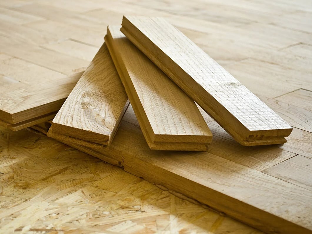 Bodenbeläge aus Holz verfügen über viele gute Eigenschaften: Sie sind langlebig, robust und beeinflussen das Raumklima positiv.