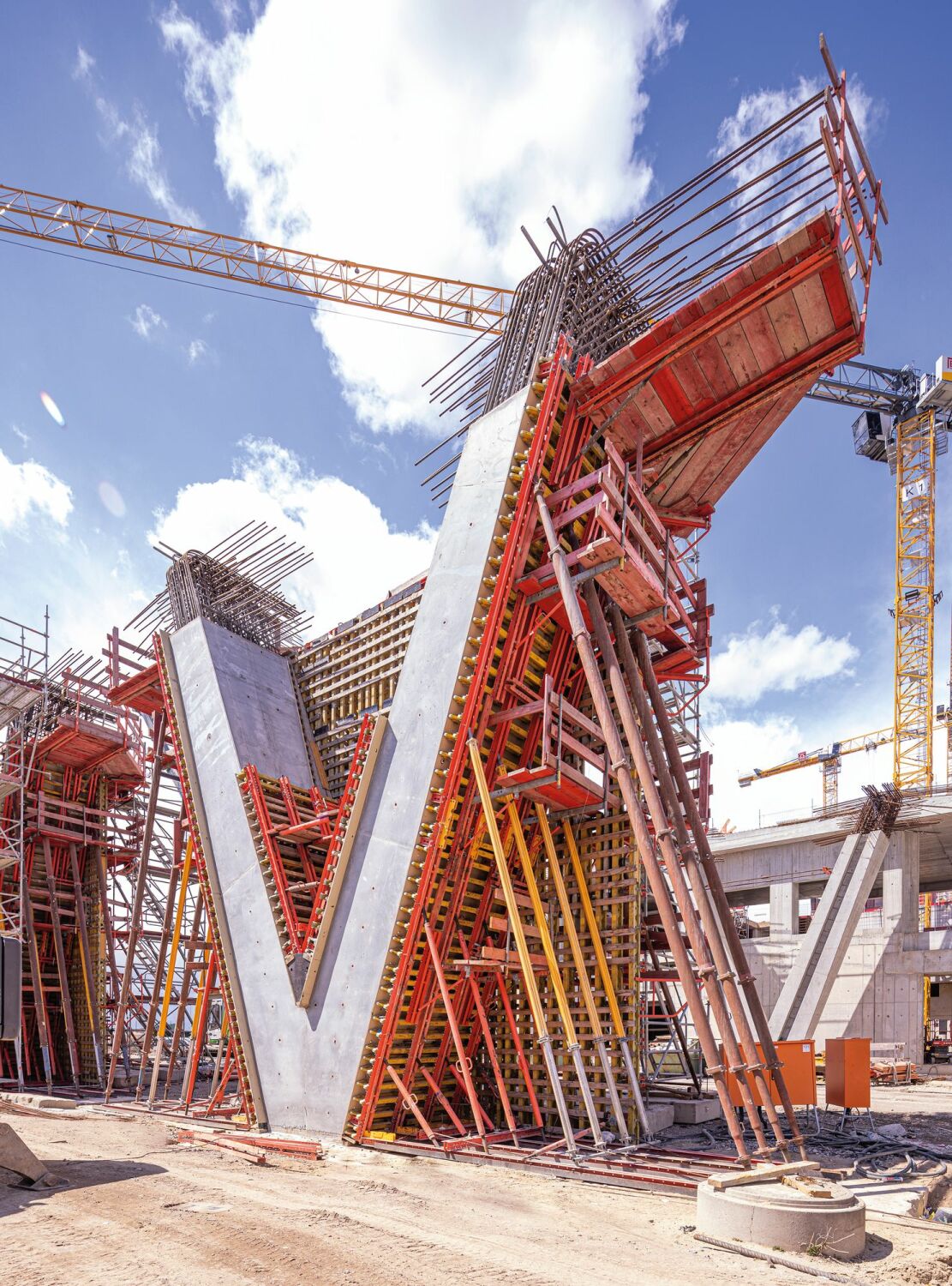 Schalungssysteme von Peri unterstützten auch den Bau der 70 charatkeristischen, V-förmigen Stützen.