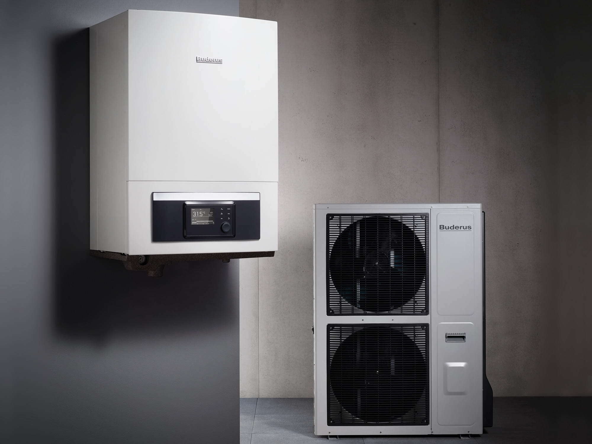 Die Wärmepumpe Logatherm WLW166i von Buderus mit der Energieeffizienz A++ empfiehlt sie sich für unterschiedlichste Einbausituationen im Ein- oder Zweifamilienhaus.