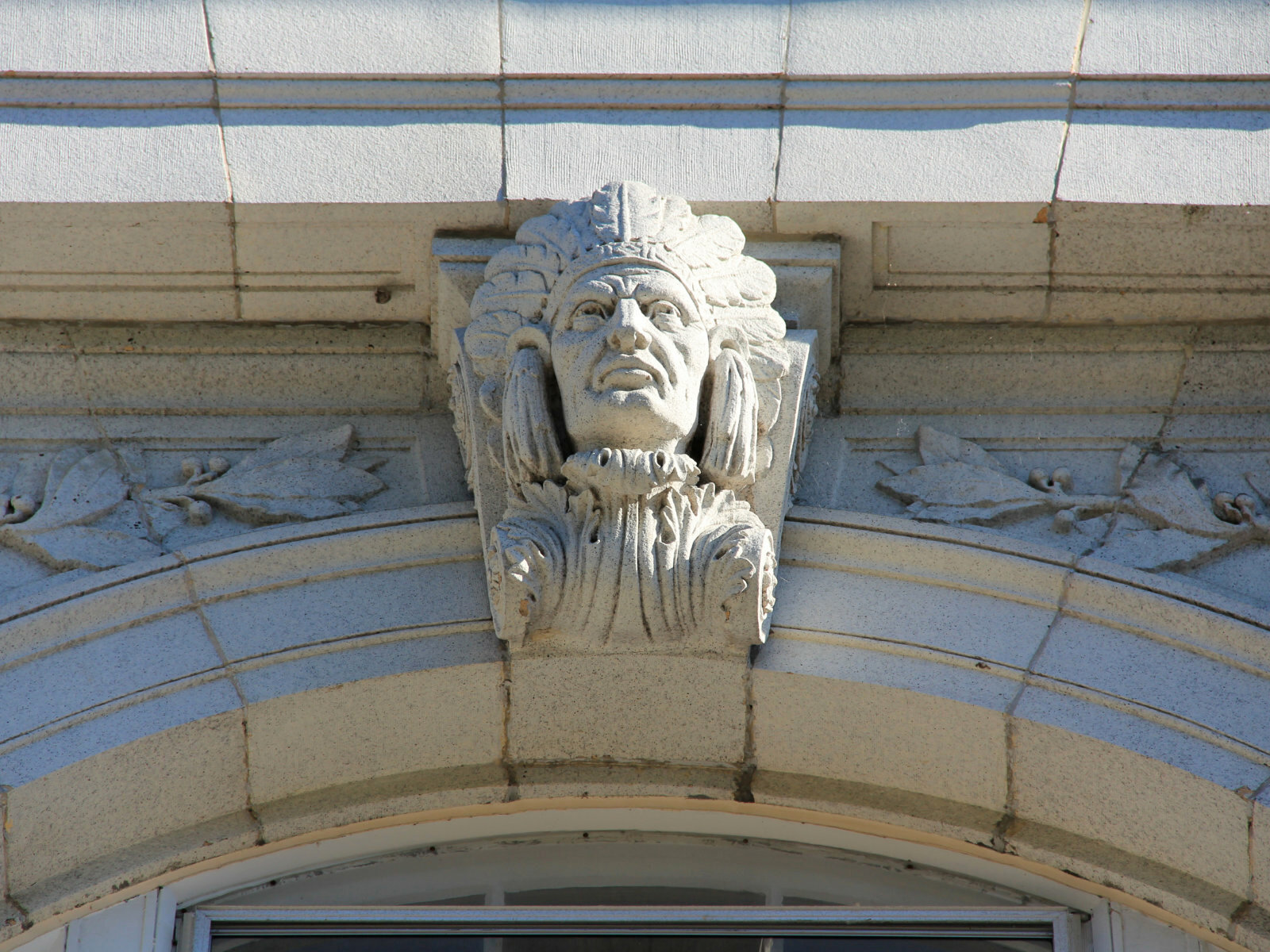 Aufgrund seiner Bedeutung und zentralen Position ist der Schlussstein oft kunstvoll verziert.