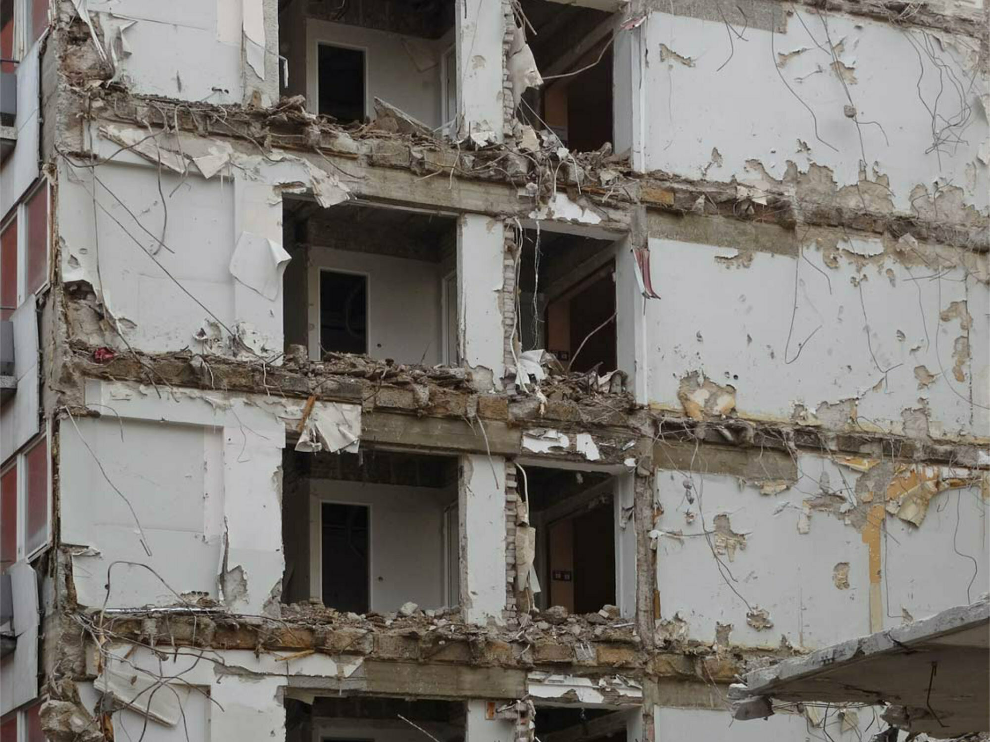 Über 170 Initiativen, Forschende, Lehrende sowie Medien- und Architekturschaffende unterstützen das Abriss-Moratorium, das in einem offenen Brief an die Bundesbauministerin gerichtet wurde.