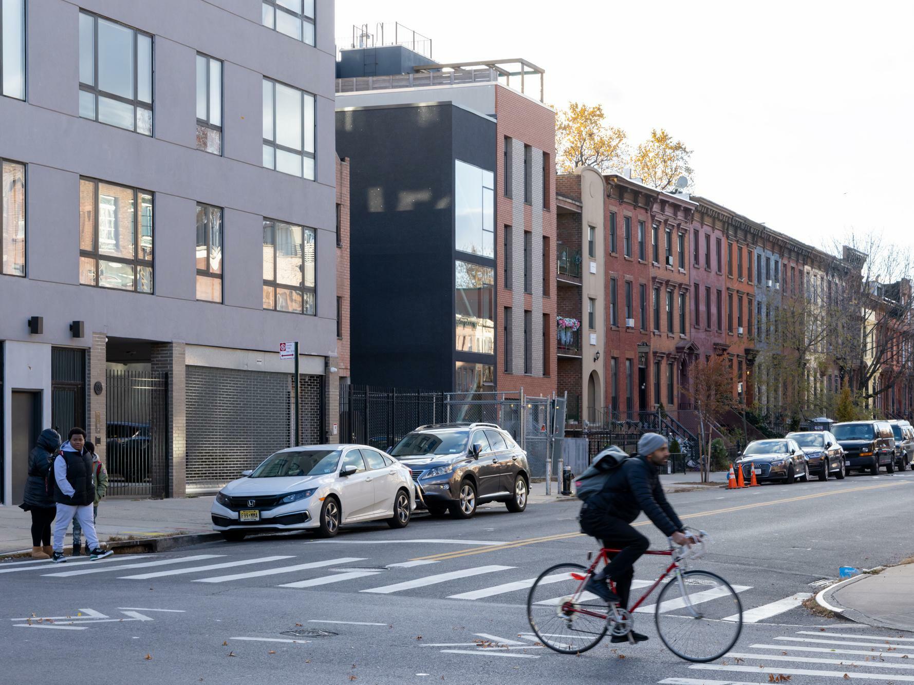 Narrow House in Brooklyn Fenster und Türen Wohnen/EFH