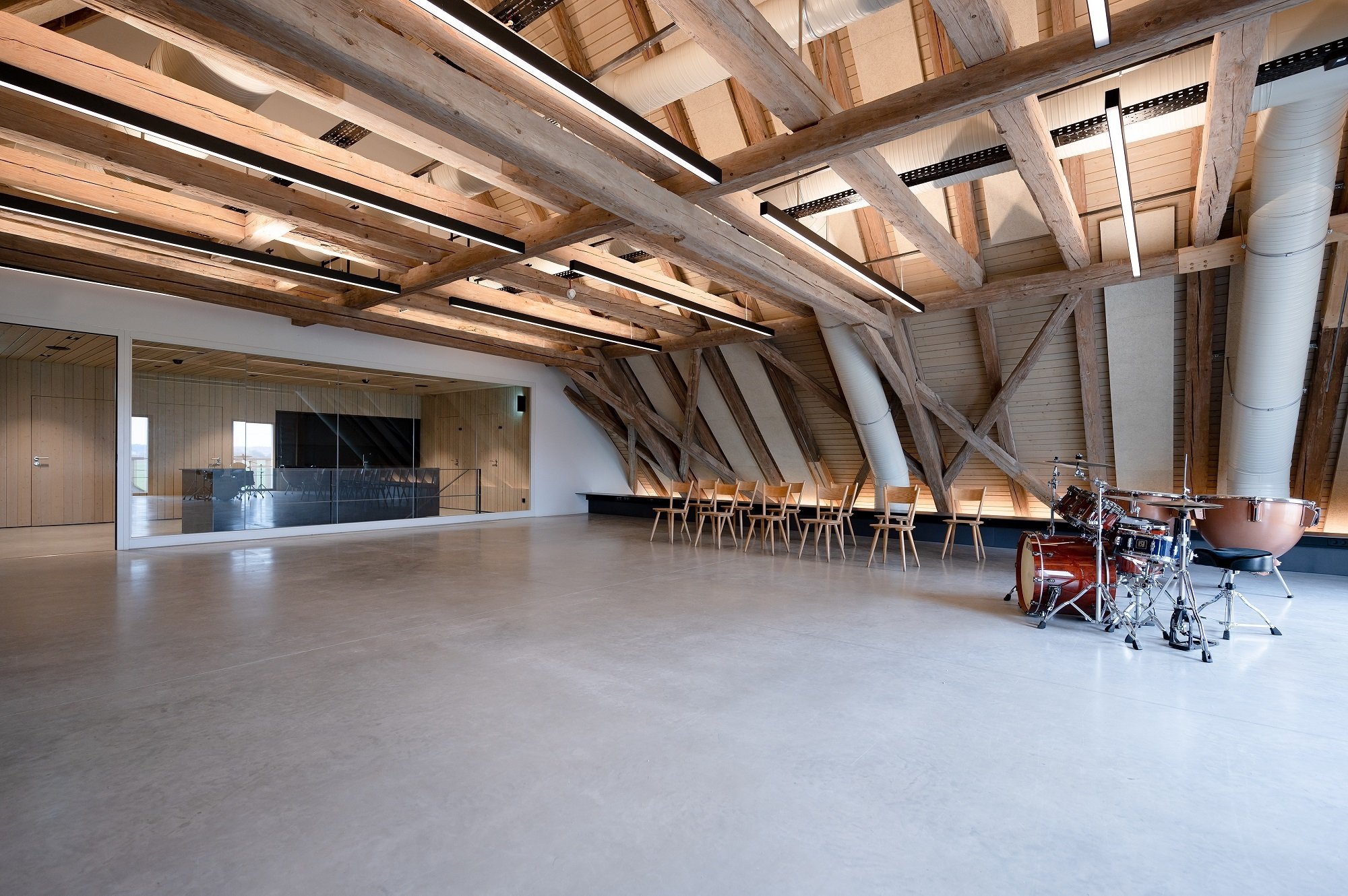 Dorfgemeinschaftshaus Steinheim in Memmingen Holz Bauen im Bestand