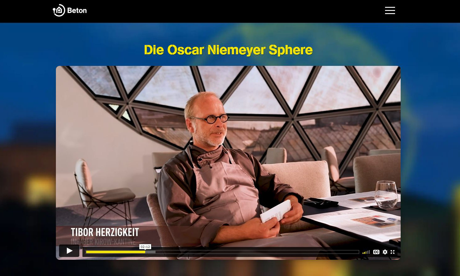 Zu Wort kommen neben den beteiligten Architekten auch der Bauherr des Projekts und der Koch, der die Kantine und das neue, sphärische Restaurant betreut.