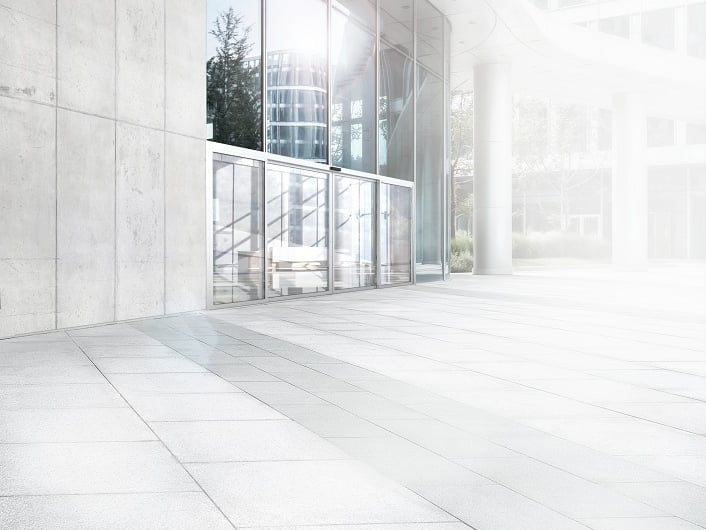 Die automatische Schiebetür ST Pro Green mit neuem Antriebssystem ES Proline hilft, den Energieverbrauch im Gebäude zu senken. 