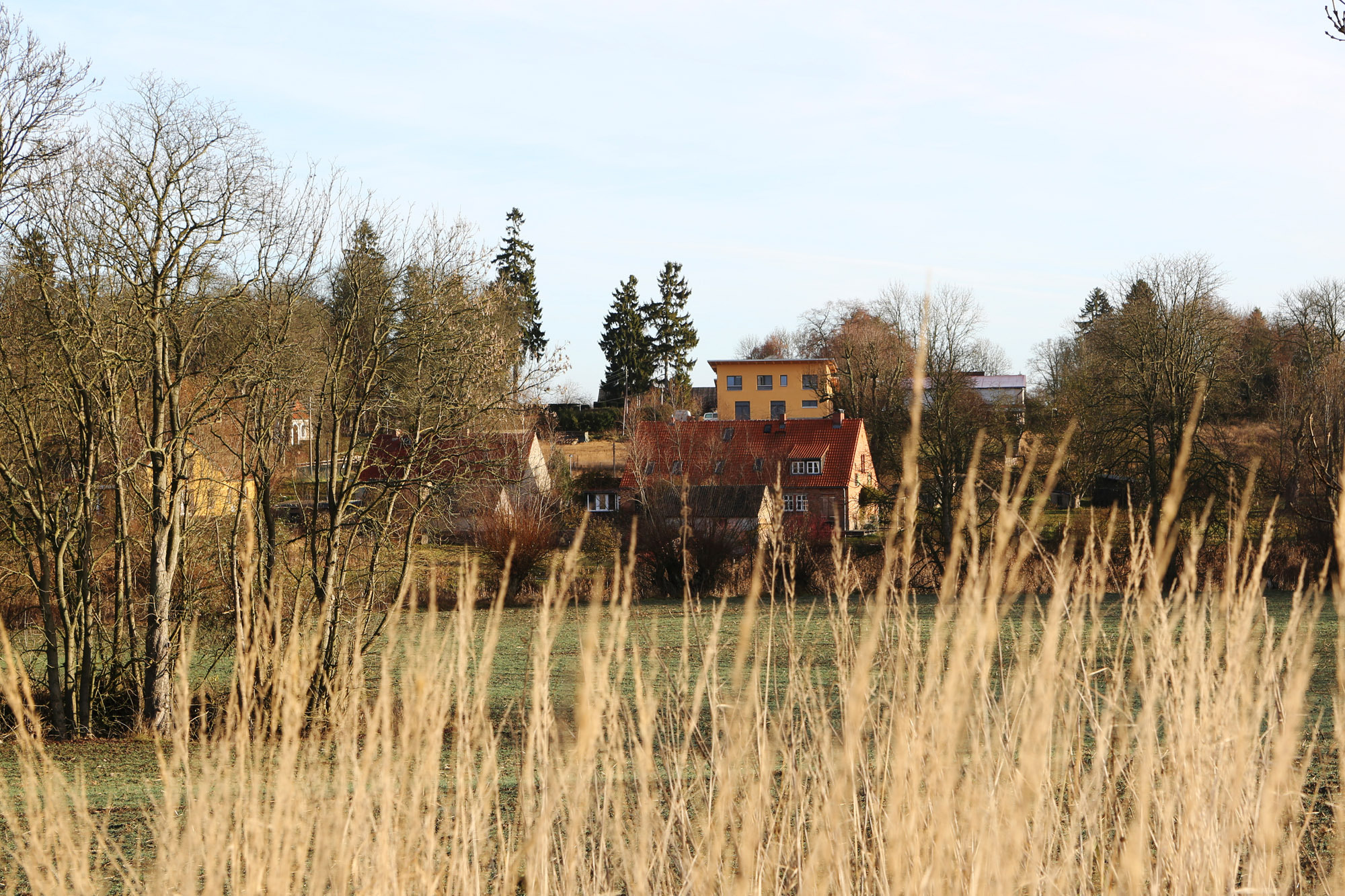 Das Gebäude wurde optimal nach dem Sonnenstand ausgerichtet.