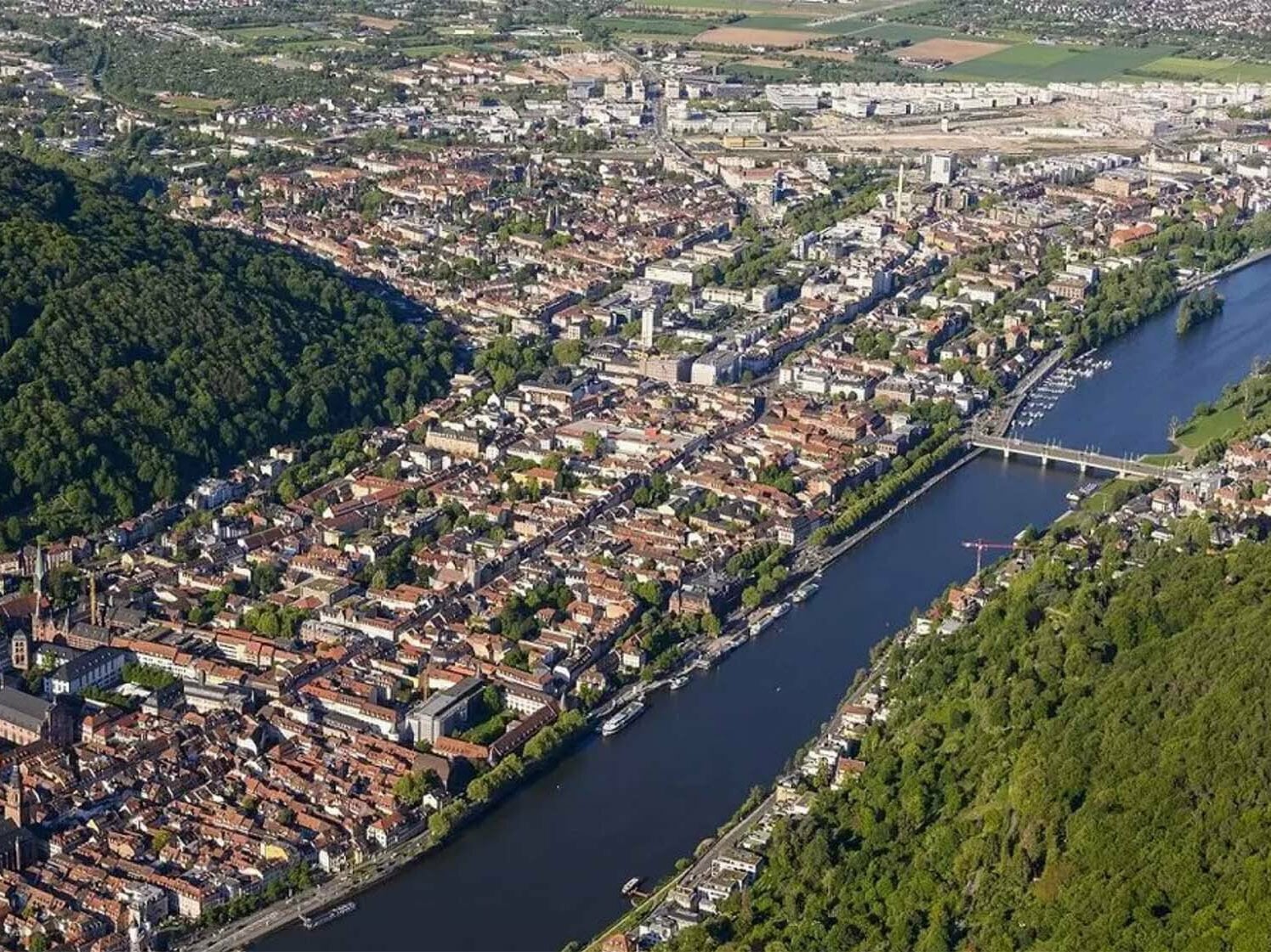 Im Projekt „Circular City – Gebäude-Materialkataster für die Stadt Heidelberg“ wird der gesamte Gebäudebestand der Stadt ökonomisch und ökologisch analysiert und in einem digitalen Materialkataster zur zukünftigen Wiederverwendung zusammengefasst.