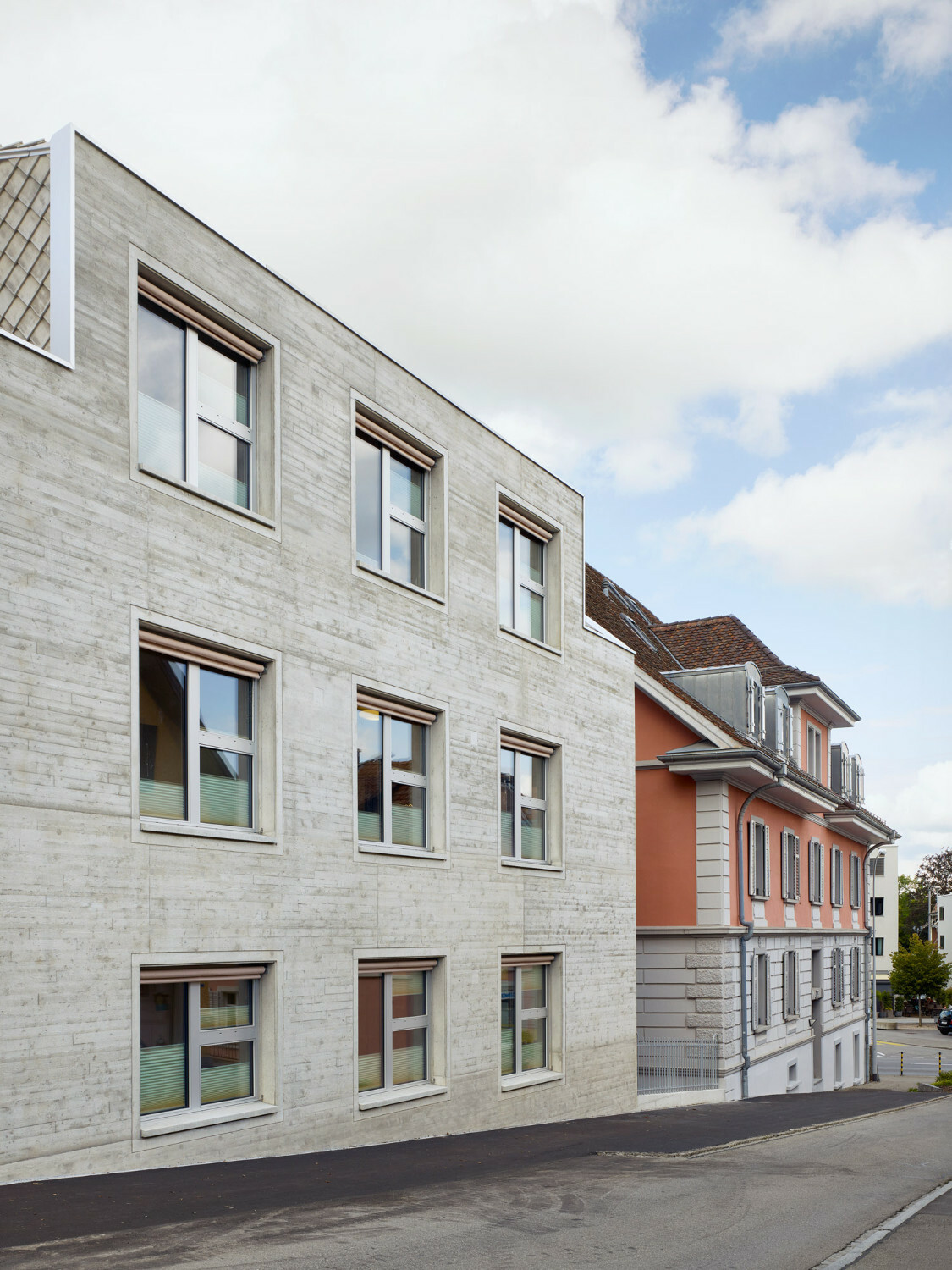 Ähnlich wie der Bestand verfügt auch der Erweiterungsbau über eine geräumige Gaube.
