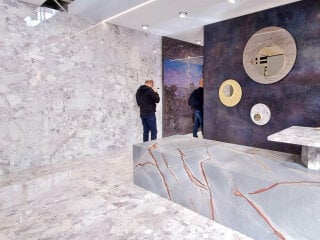 Gedeckte Farben und Erdtöne: Der Naturtrend war auf der Cersaie 2022 unübersehbar, wie hier bei der Kollektion Terra von Gigacer, die einen der begehrten ADI Design Awards gewann.