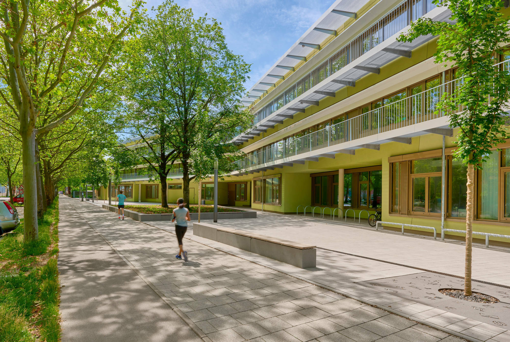 Der Zugang zum Schulgebäude befindet sich an der Infanteriestraße.