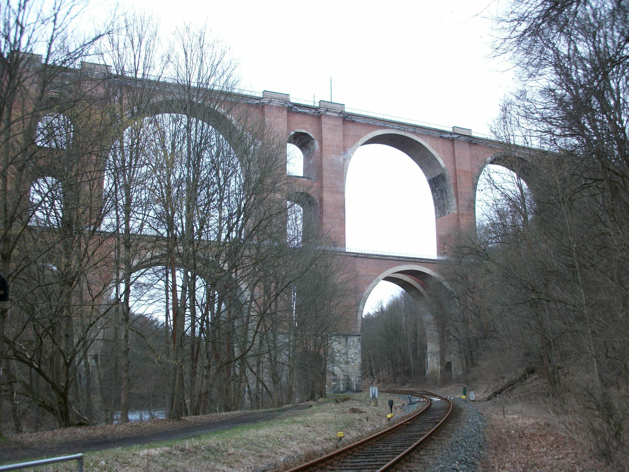 Die Elstertalbrücke vor der umfassenden Sanierungsmaßnahme (Aufnahme von 2019)