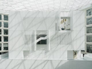 Das Rathaus in Uppsala wurde erst nach über 50 Jahren fertiggestellt. Verantwortlich für die Erweiterung zeichnet die Planungsgemeinschaft aus Henning Larsen, SLA und Tyrens. 