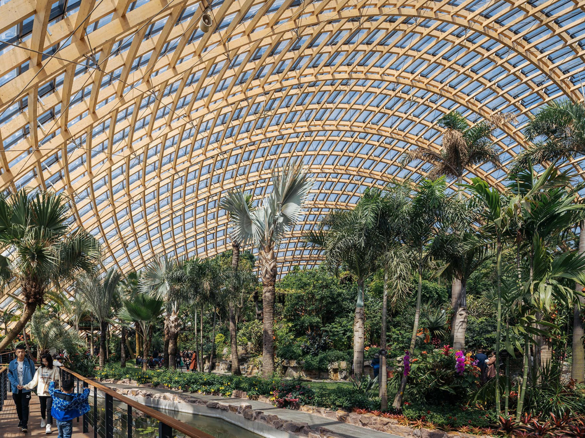 Auf dem Areal einer ehemaligen Kohlezeche im Nordosten Chinas befindet sich seit 2021 der neue Botanische Garten Taiyuan von Delugan Meissl Associated Architects.