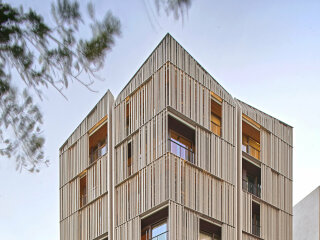 Am Rand der Altstadt von Palma steht ein nach Passivhausstandard errichtetes Gebäude mit Luxusapartments. Entworfen hat es das ortsansässige Architekturbüro OHLAB.