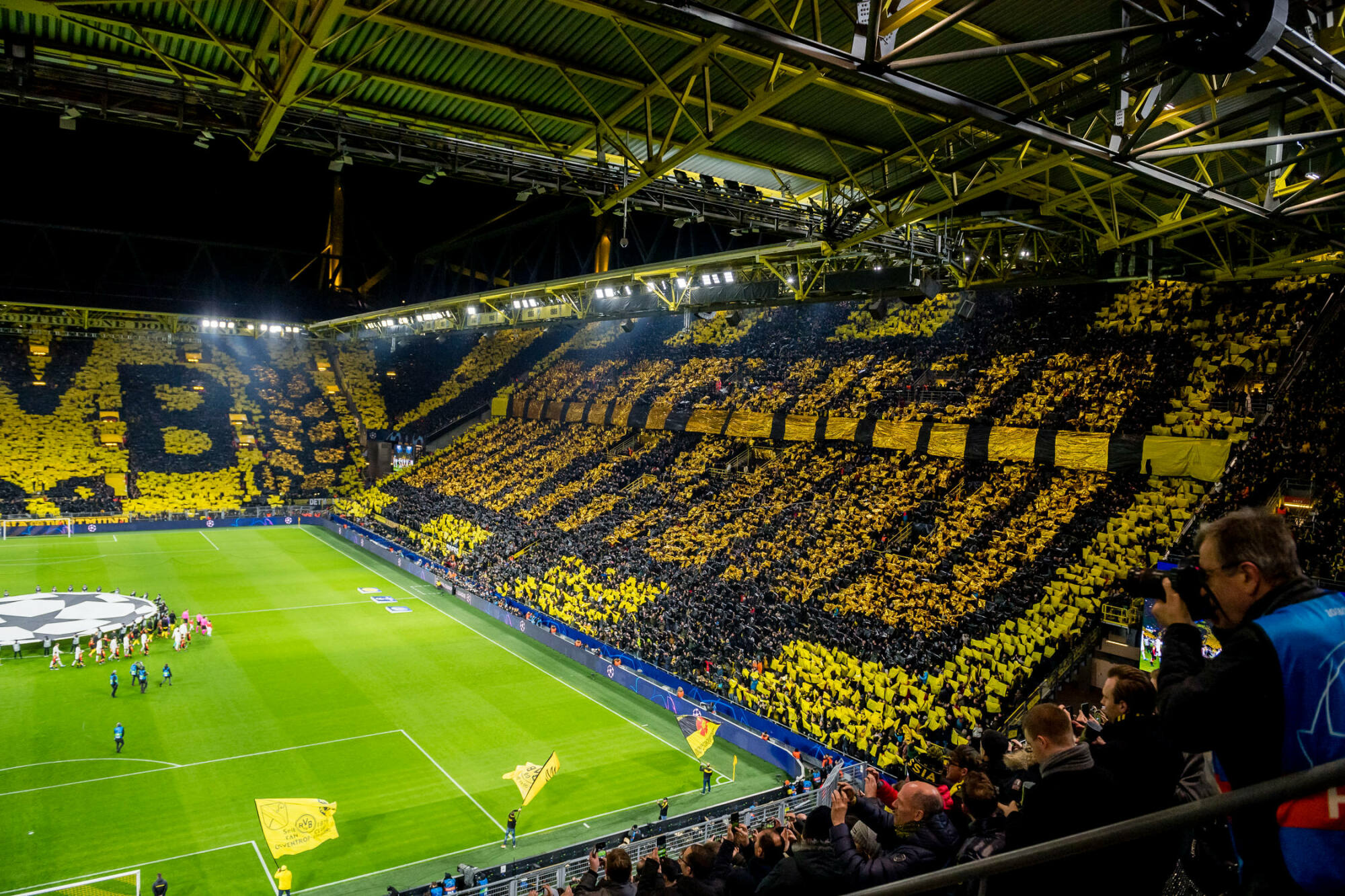 Das legendäre Westfalenstadion etwa, in Fertigteilbauweise zur Weltmeisterschaft 1974 fertiggestellt, wurde ursprünglich mit Gaskesseln ausgestattet. 