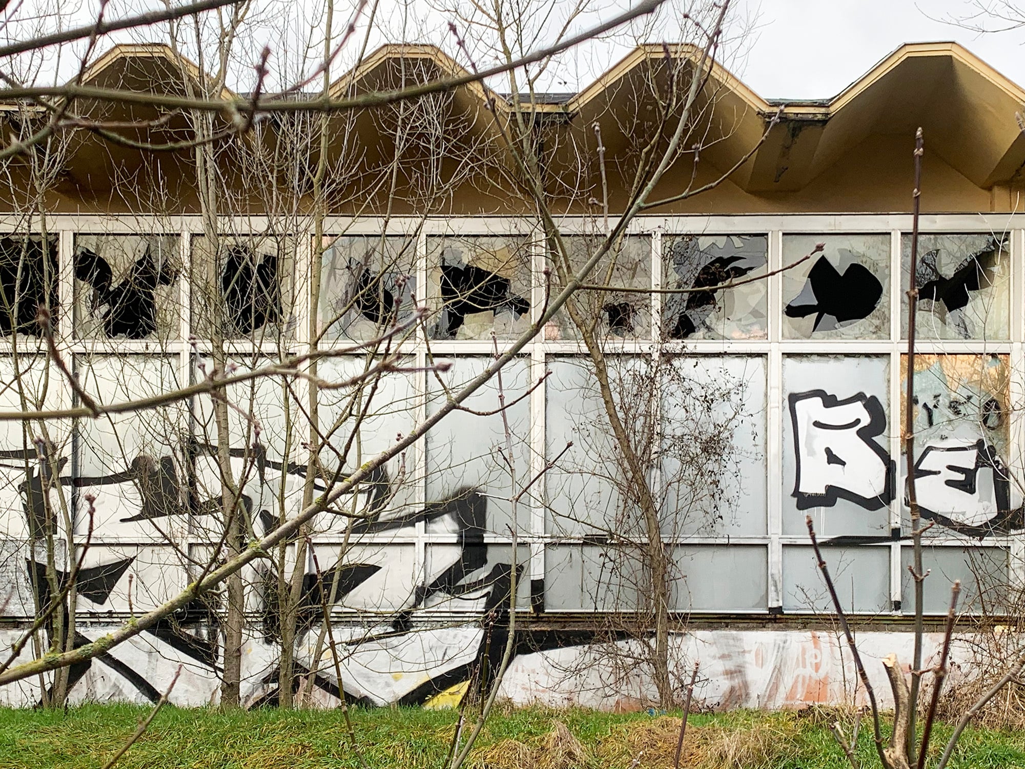 Als Vandalismus wird das vorsätzliche, also absichtliche und keinesfalls versehentliche oder fahrlässige Beschädigen, Beeinträchtigen, Unbrauchbarmachen und Zerstören von Objekten und Bauteilen bezeichnet. 