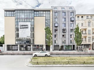 Die Kantgarage, manchmal auch Kantgaragen-Palast genannt, ist ein Paradebeispiel dafür, wie wechselhaft die Geschichte eines Hauses im Berlin des 20. und beginnenden 21. Jahrhunderts sein kann.