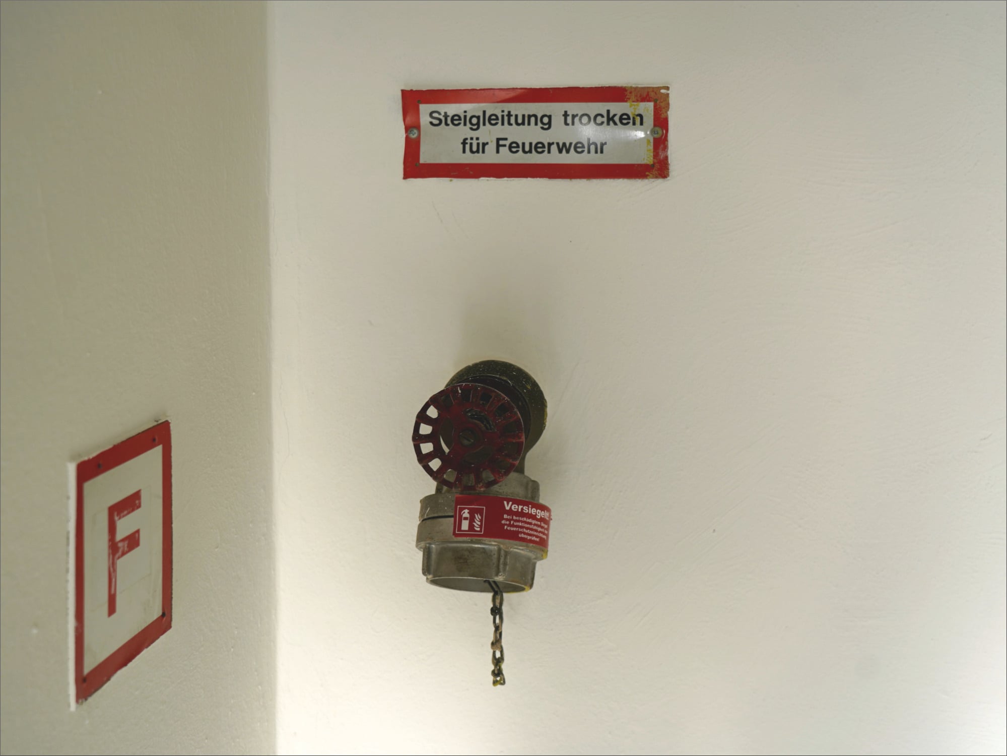 Die Verpflichtung zur Bereitstellung und Unterhaltung einer ausreichenden Löschwasserversorgung sowie der Löschwasserentnahmestellen obliegt den Gemeinden.