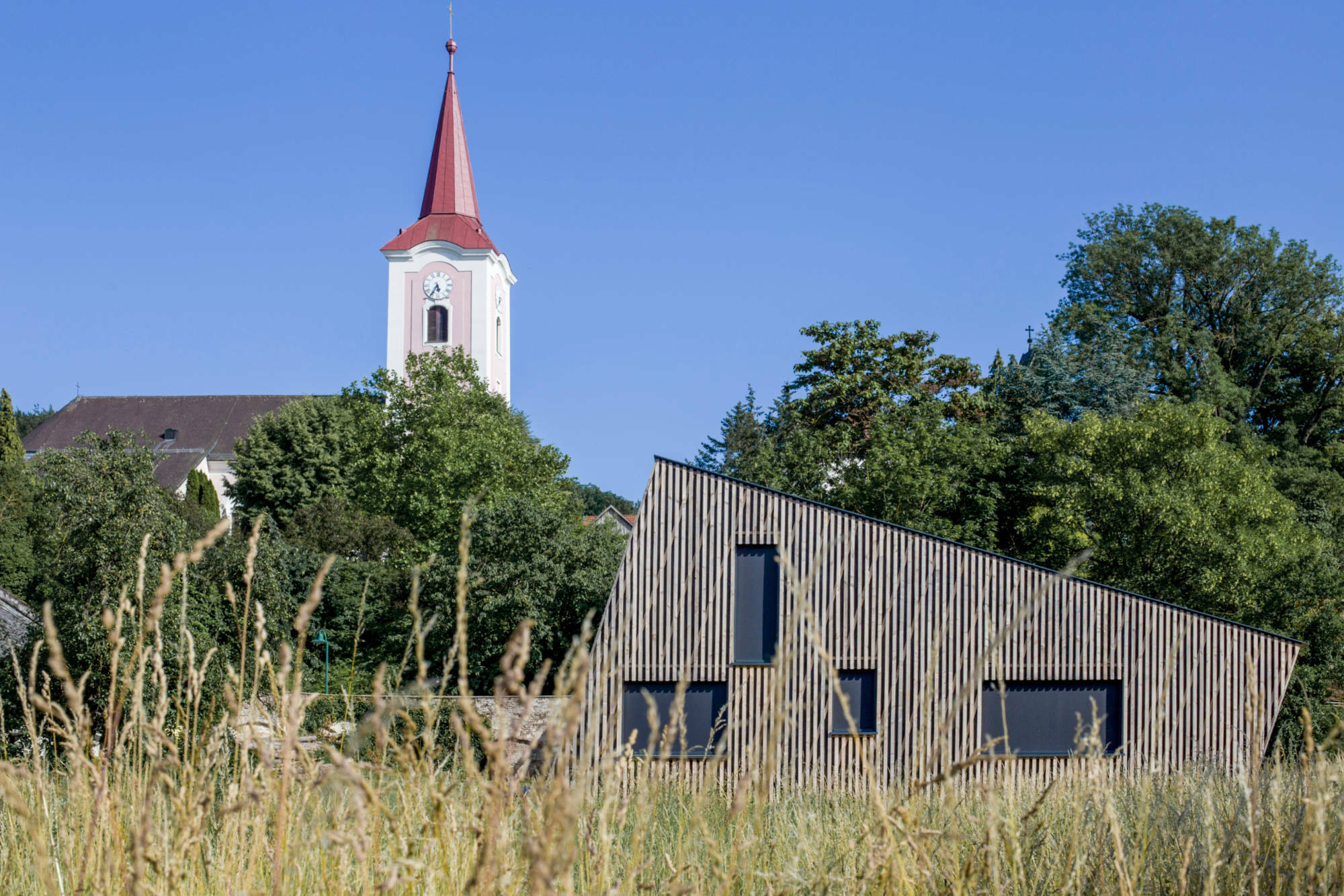 Das Haus liegt in unmittlelbarer Nähe zum Ortskern von Murstetten.
