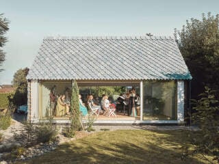 In Winterthur hat sich eine private Bauherrin den Traum vom Musikpavillon im eigenen Gartenerfüllt.