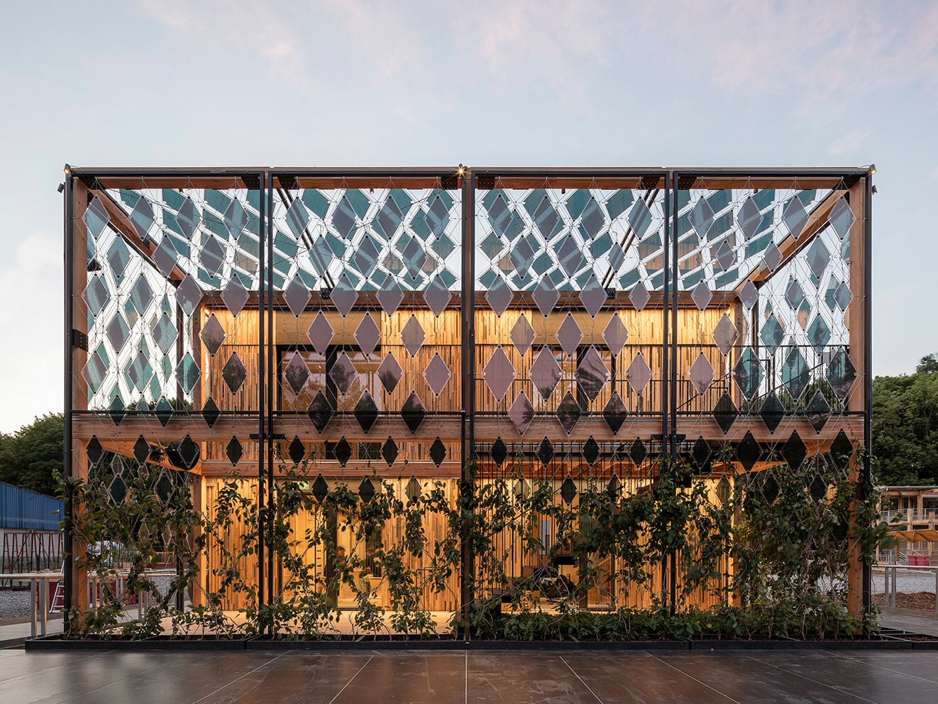 Erster Platz beim Architekturpreis Gebäudeintegrierte Solartechnik 2022: das Amt für Umwelt und Energie in Basel