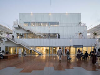 Im saudi-arabischen Dschidda entstand 2021 das Kunstzentrum Hayy Jameel, entworfen vom Architekturbüro waiwai.